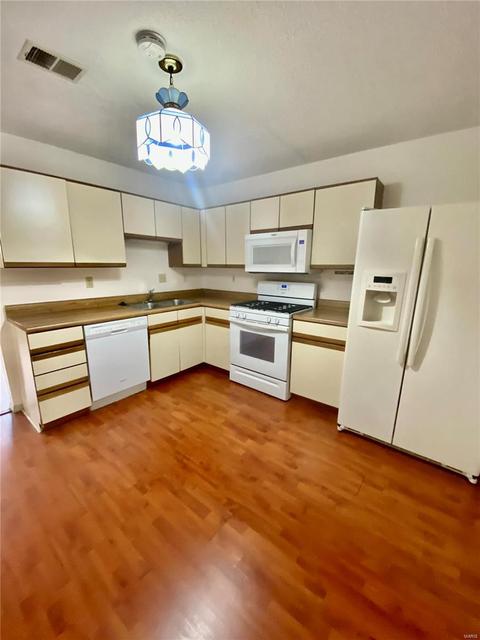 1310 Tahoe Valley Ct, Ballwin, MO 63021 photo 4