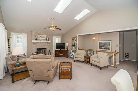 750 Strafford Rdg, Ballwin, MO 63021 photo 9