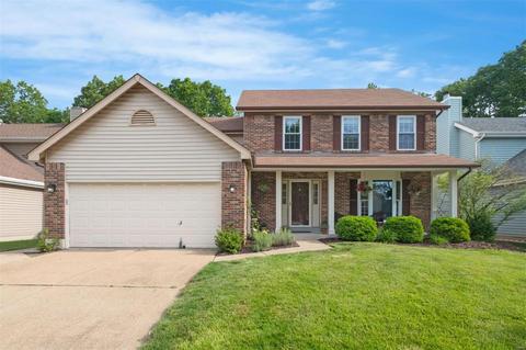 1045 Columbard Dr, Ballwin, MO 63021 photo 1