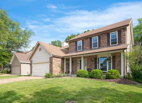 1045 Columbard Dr, Ballwin, MO 63021 photo 2