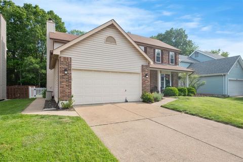 1045 Columbard Dr, Ballwin, MO 63021 photo 3