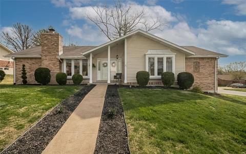 612 Spring Meadows Dr, Ballwin, MO 63011 photo 2