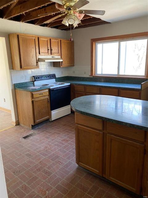 3731 Dixie Dr, Saint Ann, MO 63074 photo 6