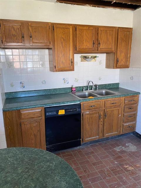 3731 Dixie Dr, Saint Ann, MO 63074 photo 4