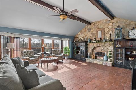 514 Fox Pointe Dr, Saint Charles, MO 63304 photo 4