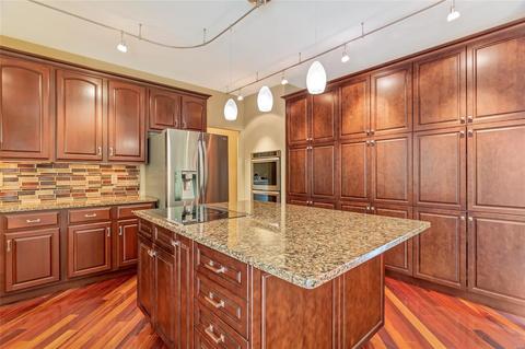 877 Castle Pines Dr, Ballwin, MO 63021 photo 2
