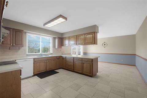 4 Dixie Way, Saint Charles, MO 63303 photo 7