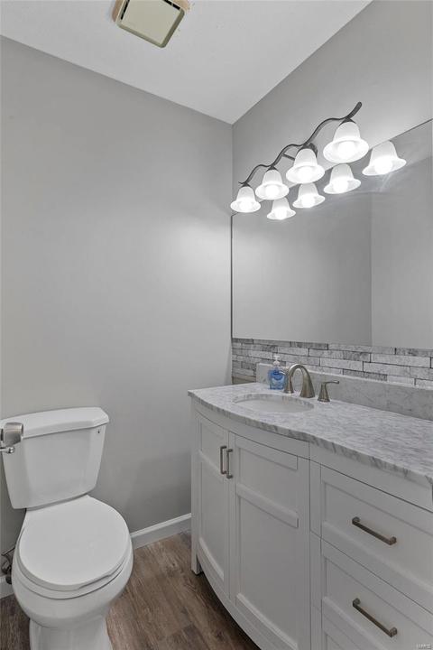 877 Portsdown Rd, Ballwin, MO 63011 photo 9