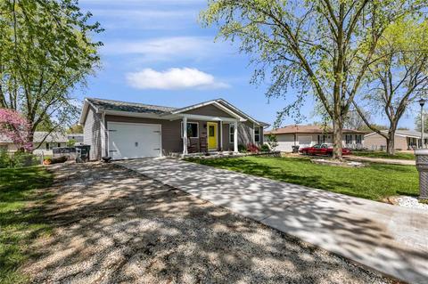 1909 Pebble Brook Dr, O'fallon, MO 63366 photo 2