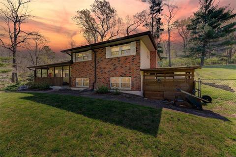 5426 Ringer Rd, Saint Louis, MO 63129 photo 1