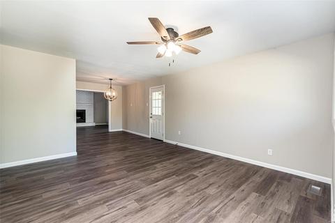 324 Spring Meadows Dr, Manchester, MO 63011 photo 2