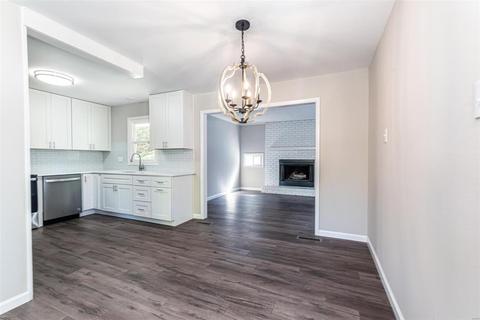 324 Spring Meadows Dr, Manchester, MO 63011 photo 4