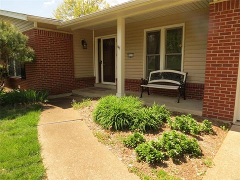 126 Timka Dr, Ballwin, MO 63011 photo 2