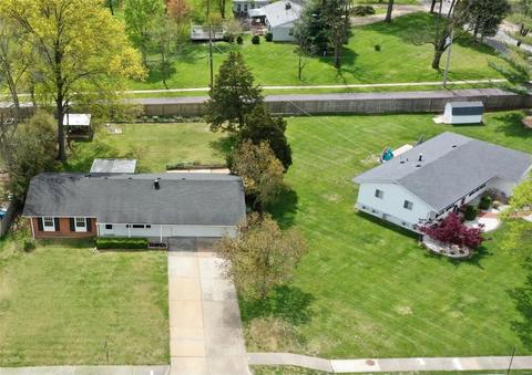 548 Saint Josephs, Ballwin, MO 63021 photo 2