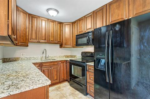 909 Danton Ct, Ballwin, MO 63011 photo 9