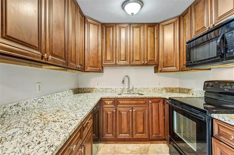 909 Danton Ct, Ballwin, MO 63011 photo 10