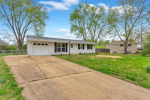 909 Danton Ct, Ballwin, MO 63011 photo 2