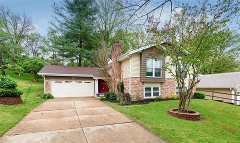 1013 Hollybend, Ballwin, MO 63021 photo 1