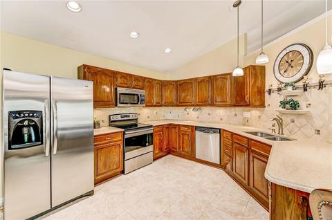 527 Rosewell Ct, Ballwin, MO 63021 photo 3