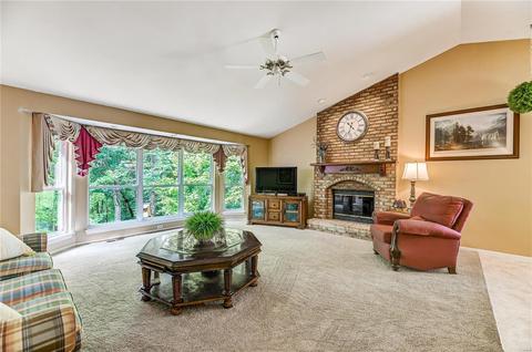 527 Rosewell Ct, Ballwin, MO 63021 photo 5