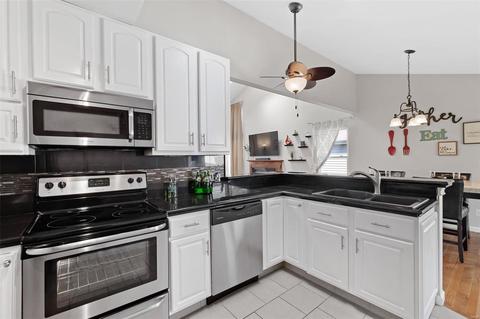 4 Bishops Crest Ct, Saint Peters, MO 63376 photo 9