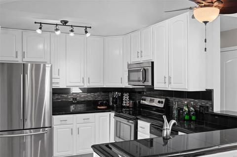 4 Bishops Crest Ct, Saint Peters, MO 63376 photo 8