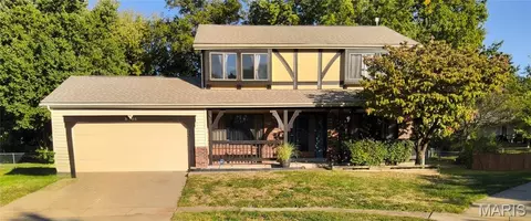 3804 Trinity Cir, Florissant, MO 63034