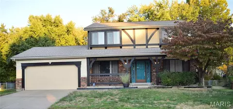 3804 Trinity Cir, Florissant, MO 63034