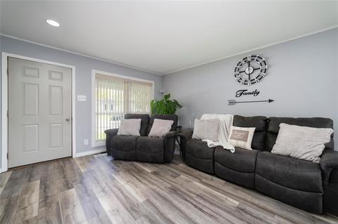 204 Bittersweet Dr, O'fallon, MO 63366 photo 4