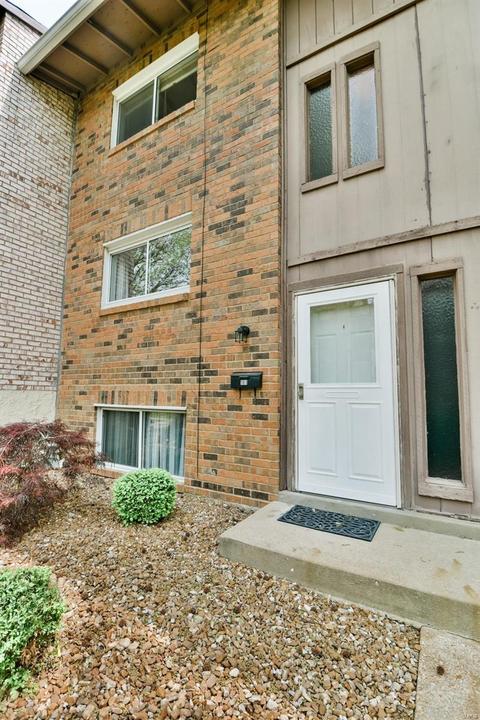 161 Carmel Woods Dr, Ellisville, MO 63021 photo 1
