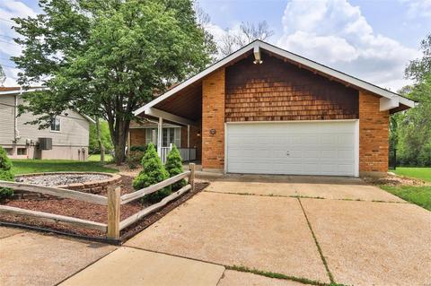 1151 Pinrun Dr, Ballwin, MO 63011 photo 3