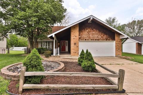 1151 Pinrun Dr, Ballwin, MO 63011 photo 1