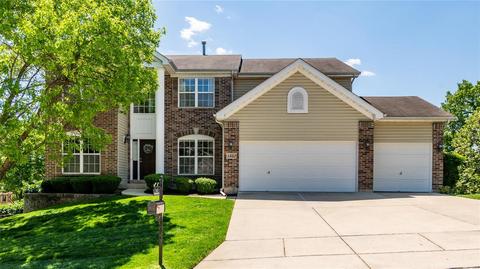 1352 Kiefer Bluffs Dr, Ballwin, MO 63021 photo 1