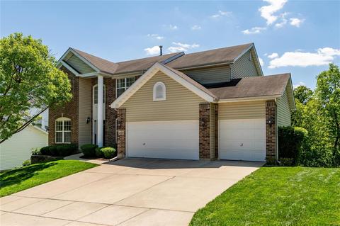 1352 Kiefer Bluffs Dr, Ballwin, MO 63021 photo 2
