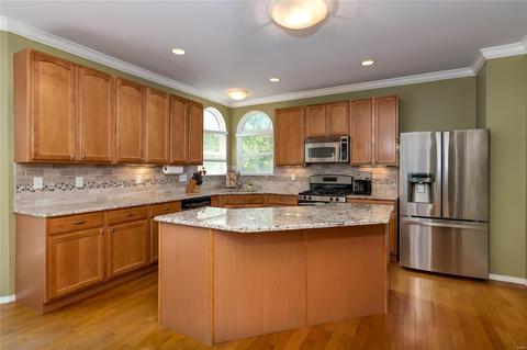 1352 Kiefer Bluffs Dr, Ballwin, MO 63021 photo 8