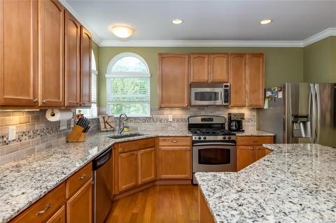 1352 Kiefer Bluffs Dr, Ballwin, MO 63021 photo 9