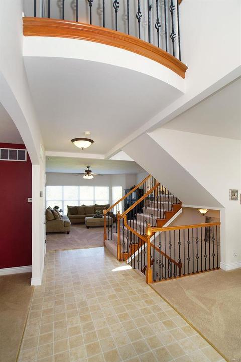 376 Carr Manor Ct, Ballwin, MO 63021 photo 2