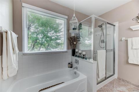 1016 Columbard Dr, Ballwin, MO 63021 photo 12