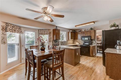 1016 Columbard Dr, Ballwin, MO 63021 photo 4