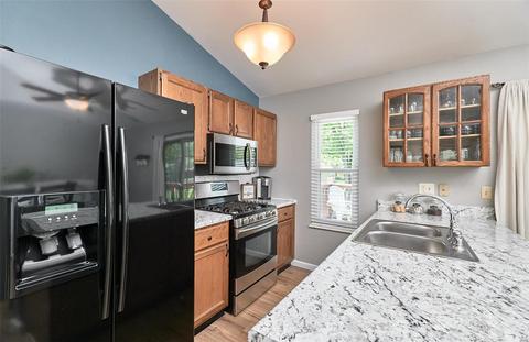 807 Daffodil Ct, O'fallon, MO 63366 photo 10