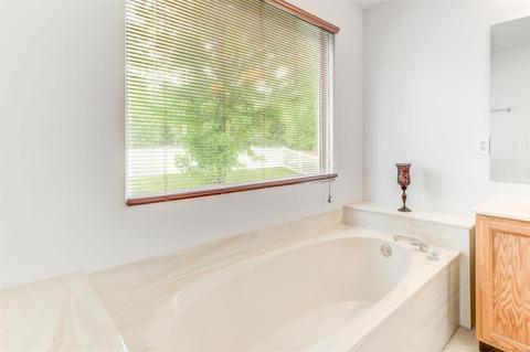 1386 Arbor Bluff Cir, Ballwin, MO 63021 photo 11