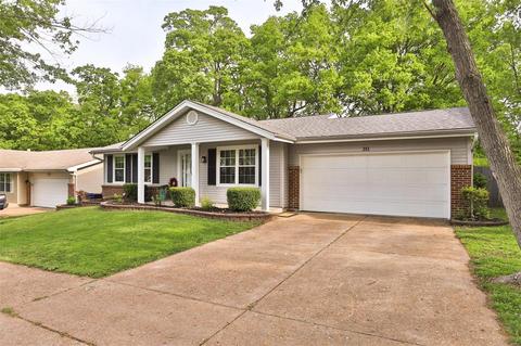 211 Shadyoak Dr, Ballwin, MO 63021 photo 2