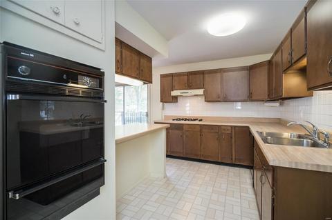 1 Marie Ct, Manchester, MO 63011 photo 7
