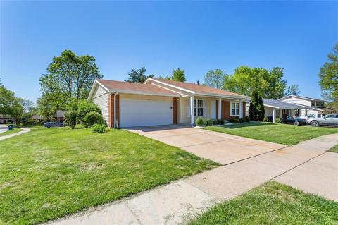 1016 Summer Tree Dr, Ballwin, MO 63011 photo 2