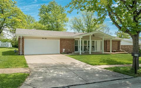 910 Parkwatch Dr, Ballwin, MO 63011 photo 2