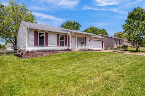 1357 Half Moon Dr, O'fallon, MO 63366 photo 2