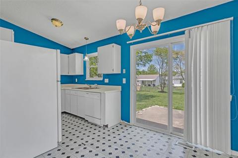 1357 Half Moon Dr, O'fallon, MO 63366 photo 9