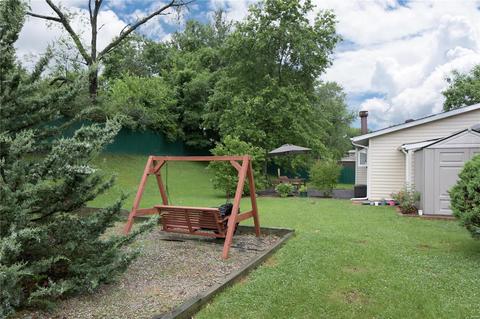 17 Amitie Ln, Manchester, MO 63011 photo 2