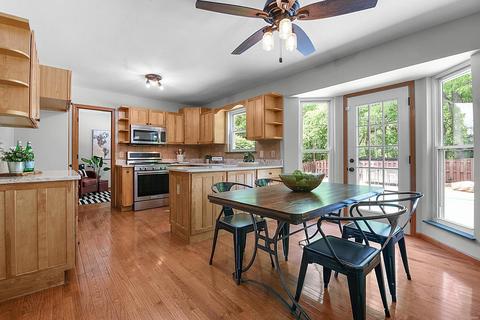 1049 Columbard Dr, Ballwin, MO 63021 photo 9