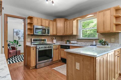 1049 Columbard Dr, Ballwin, MO 63021 photo 6